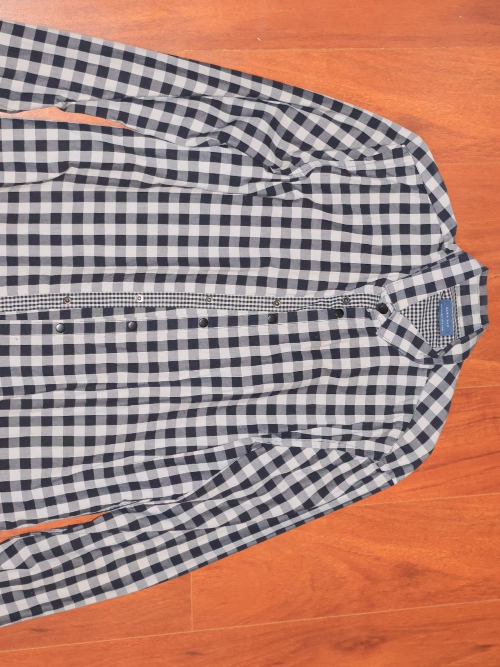 Shirt Label Close-up - Picture 2 of 3